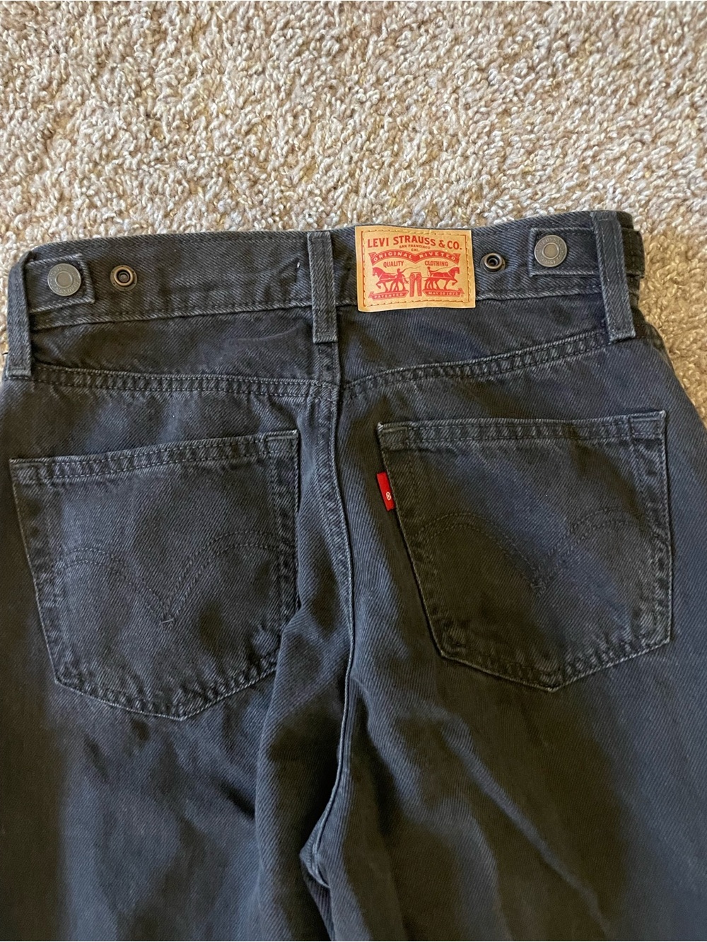 Levi's Women's cinch baggy black